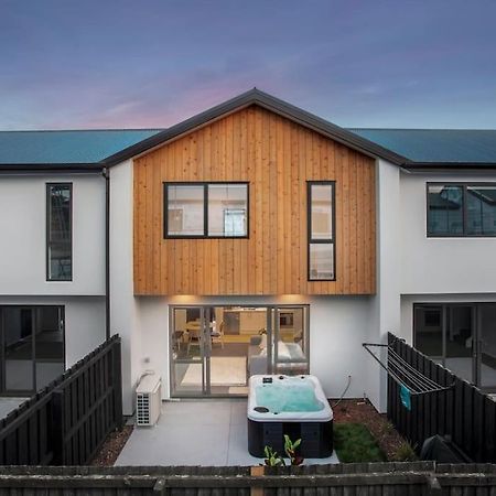 Appartement Stylish Townhouse With Hot Tub à Christchurch Extérieur photo