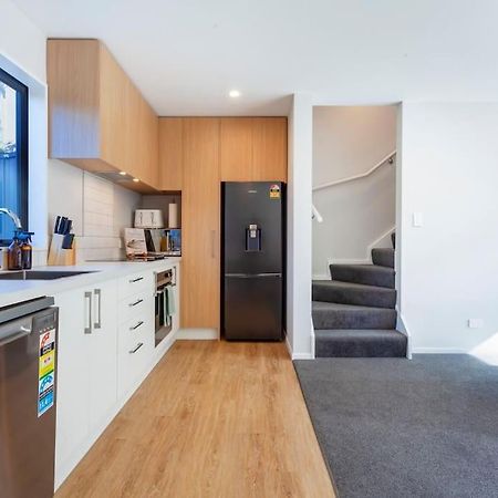 Appartement Stylish Townhouse With Hot Tub à Christchurch Extérieur photo