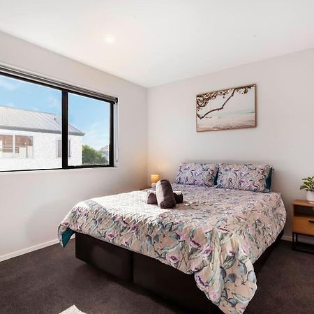 Appartement Stylish Townhouse With Hot Tub à Christchurch Extérieur photo