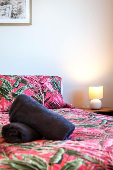 Appartement Stylish Townhouse With Hot Tub à Christchurch Extérieur photo