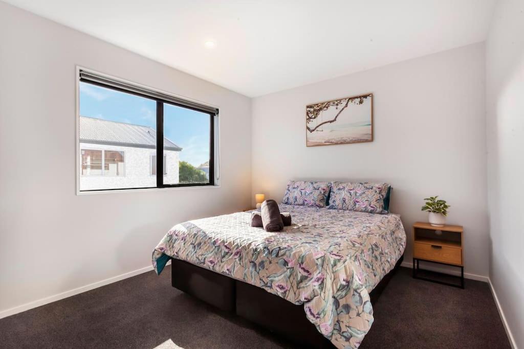 Appartement Stylish Townhouse With Hot Tub à Christchurch Extérieur photo