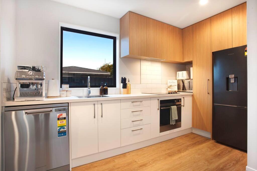 Appartement Stylish Townhouse With Hot Tub à Christchurch Extérieur photo