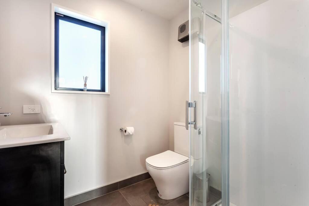 Appartement Stylish Townhouse With Hot Tub à Christchurch Extérieur photo