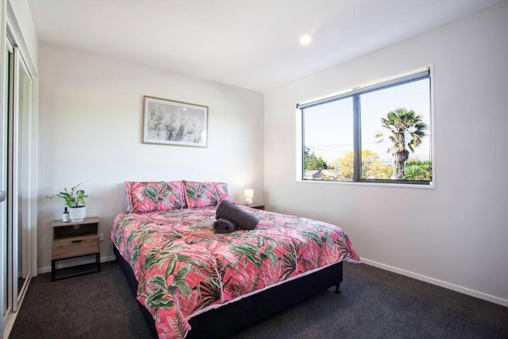 Appartement Stylish Townhouse With Hot Tub à Christchurch Extérieur photo
