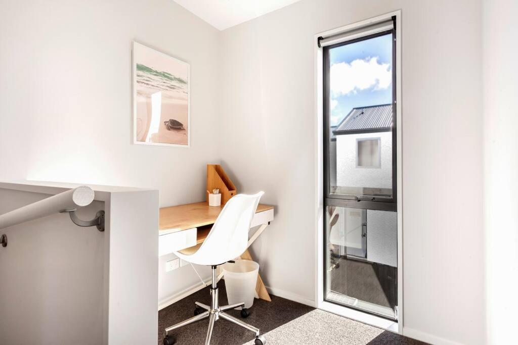 Appartement Stylish Townhouse With Hot Tub à Christchurch Extérieur photo