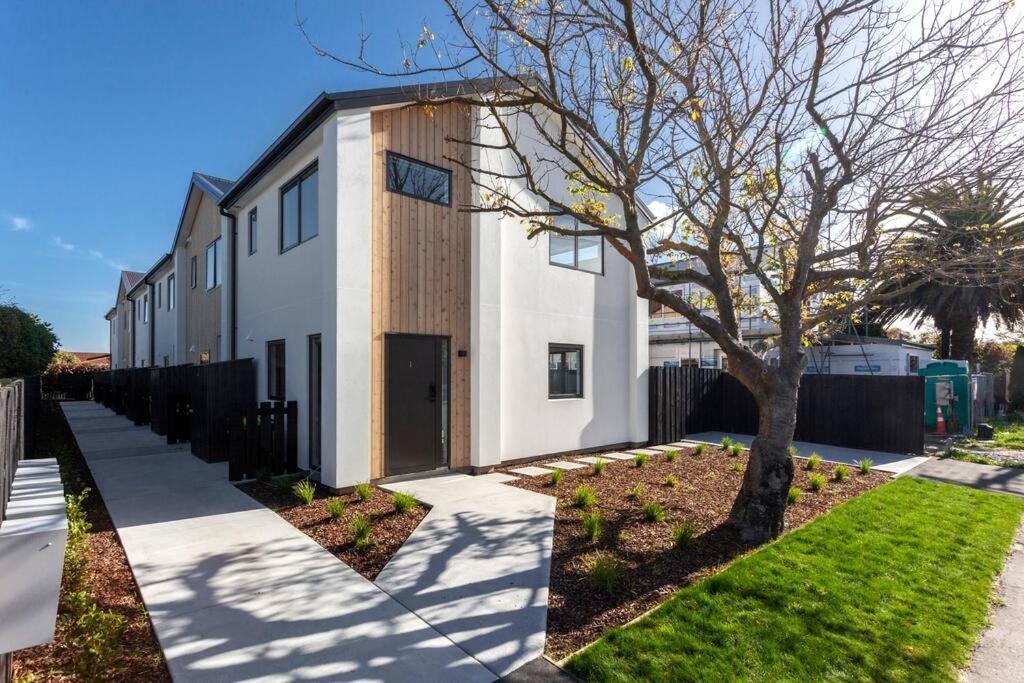 Appartement Stylish Townhouse With Hot Tub à Christchurch Extérieur photo